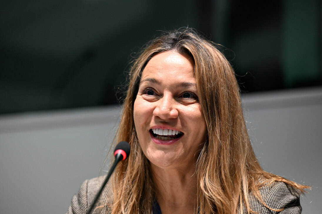 Close-up of Susana Solís Pérez giving her keynote speech.